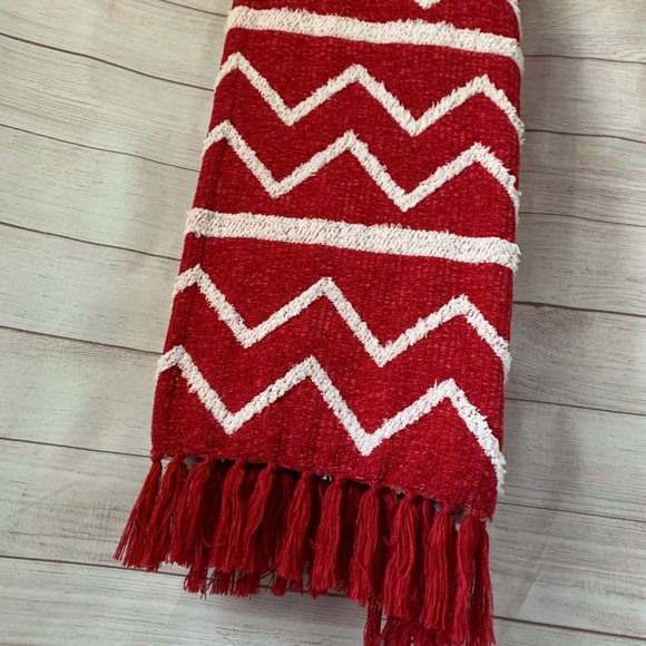 Rachel Ashwell The Farmhouse Decorative Throw Blanket 50x60" Chevron Fringe - Picture 2 of 16